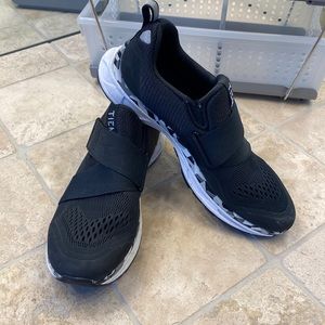 Tiem Black spin shoes